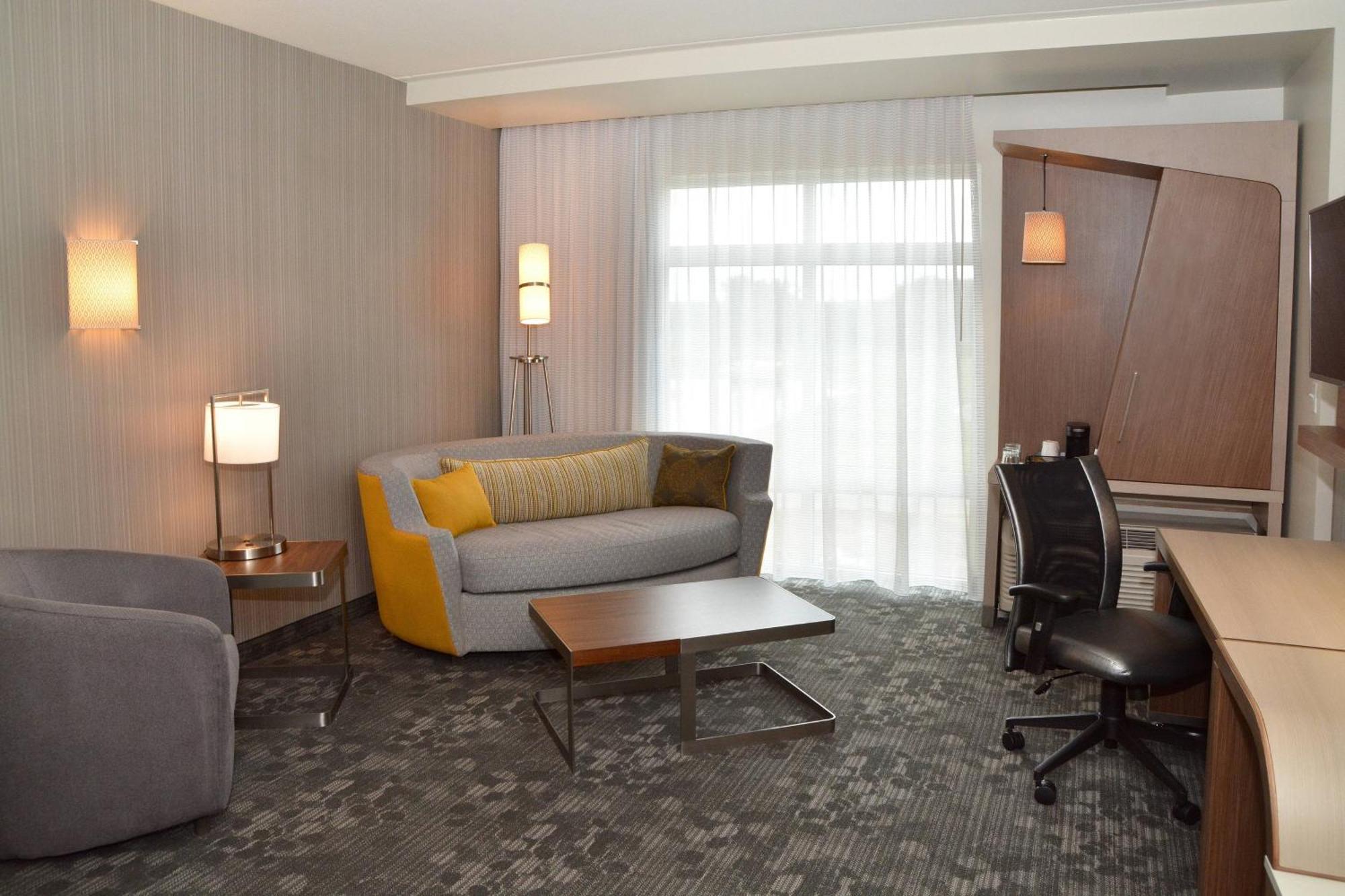 Courtyard By Marriott Youngstown Canfield Extérieur photo